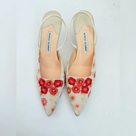 Manolo Blahnik Vintage Floral Embroidered & appliqué Slingback Kitten Pumps 43.5 - Picture 2 of 9